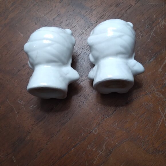 Fun Halloween Mummy Salt and Pepper Shakers - Picture 8 of 9
